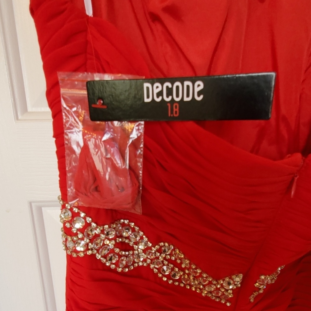 NWT High-low Red Gown by Decode 1.8 - Picture 7 of 8